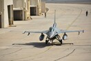 F-16 σε διάδρομο