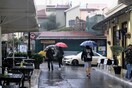 κόσμος στη βροχή, Αθήνα
