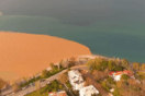 Η στιγμή που η θάλασσα στο Ρίο αλλάζει χρώμα: Το εντυπωσιακό φαινόμενο από drone