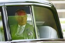 Ο πρίγκιπας Κάρολος μέσα σε αυτοκίνητο