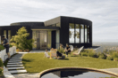 Round House: Ένα αλλόκοτο κυκλικό σπίτι αγνώστου αρχιτέκτονα «βλέπει» από τον λόφο την Silicon Valley