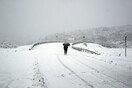 Καιρός: Η κακοκαιρία «Κάρμελ» ντύνει στα «λευκά» τη χώρα - Χιόνια και στην Αττική - Live η πορεία της