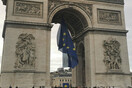 Γαλλία: Μετά τις αντιδράσεις κατέβασαν την σημαία της ΕΕ από την Αψίδα του Θριάμβου