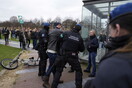Ολλανδία: Αστυνομικός σκύλος επιτίθεται και δαγκώνει με μανία διαδηλωτή