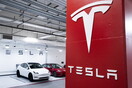 Ακτιβιστές καλούν την Tesla να κλείσει το νέο showroom στην Σιντζιάνγκ- Λόγω των παραβιάσεων ανθρωπίνων δικαιωμάτων