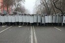 Χάος στο Καζακστάν: Στις φλόγες δημόσια κτήρια, διαδηλώσεις και συλλήψεις μετά την παραίτηση της κυβέρνησης