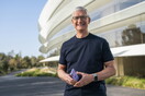 Τιμ Κουκ: Τα 100 εκατ. $ άγγιξαν οι απολαβές του από την Apple το 2021