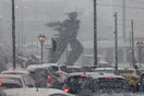 Κακοκαιρία Ελπίς: Ο χιονιάς «παρέλυσε» την Αττική - Εικόνες χάους σε κεντρικούς οδικούς άξονες