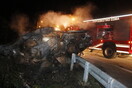 Τροχαίο στη Λ. Ποσειδώνος: Στις φλόγες αυτοκίνητο με τρεις επιβάτες έπειτα από σφοδρή πρόσκρουση