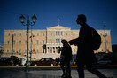 Σκιές ανθρώπων στην Αθήνα