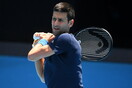 Ο Νόβακ Τζόκοβιτς με ρακέτα του τένις