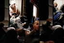 Εισβολή στην Ουκρανία: Απεγνωσμένοι κάτοικοι στριμώχνονται στα τρένα για να φύγουν από το Κίεβο