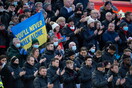Συγκινητική στιγμή: Οπαδοί της Λίβερπουλ τραγουδάνε το «You’ll Never Walk Alone» για την Ουκρανία 