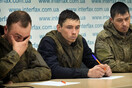 «Ζητώ συγγνώμη από όλη την Ουκρανία»: Τι λένε στο φακό οι Ρώσοι αιχμάλωτοι