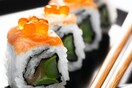 Αθήνα: Πελάτης σε γνωστό εστιατόριο sushi άρχισε να αυνανίζεται μέσα στο μαγαζί