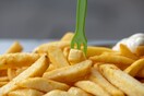Εστιάτορες σκέφτονται να βγάλουν τις τηγανητές πατάτες από το μενού λόγω των αυξήσεων στο ηλιέλαιο