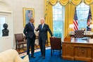 «Σαν τις παλιές καλές ημέρες»: Ο Ομπάμα επέστρεψε στον Λευκό Οίκο, τα αστεία με τον Τζο Μπάιντεν