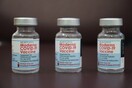 Η Moderna αποσύρει χιλιάδες δόσεις εμβολίων λόγω μολυσμένου φιαλιδίου