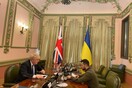 Ουκρανία: Ο Τζόνσον συναντήθηκε στο Κίεβο με τον Ζελένσκι - Υποσχέθηκε στρατιωτική βοήθεια 100 εκατ. λιρών