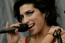 Amy Winehouse: Για πρώτη φορά σε βινύλιο η εμβληματική της εμφάνιση στο Glastonbury το 2007