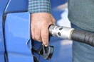 Κάρτα καυσίμων: Πώς χορηγείται η επιδότηση σε βενζίνη - Τα ποσά και οι δικαιούχοι