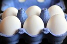 Η γρίπη των πτηνών και ο πόλεμος στην Ουκρανία οδηγούν στα ύψη τις τιμές των αυγών παγκοσμίως