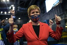Η πρωθυπουργός της Σκωτίας εμφανίστηκε χωρίς μάσκα και την κατήγγειλαν στην αστυνομία