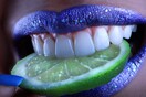 Οδοντίατρος ισχυρίζεται ότι οι τρύπες στα δόντια είναι μεταδοτικές και γίνεται viral στο TikTok