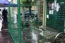 Σαγκάη: Φράχτες έξω από πολυκατοικίες για τον περιορισμό των κρουσμάτων