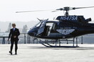 Με ελικόπτερο έφτασε στην πρεμιέρα του Top Gun: Maverick, ο Τομ Κρουζ - Στο ντεκ παροπλισμένου αεροπλανοφόρου