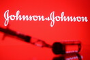 Οι ΗΠΑ περιορίζουν τη χορήγηση του εμβολίου Johnson κατά του κορωνοϊού λόγω σπάνιου κινδύνου θρόμβωσης στο αίμα