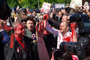 Πολωνία: Πέταξαν κόκκινη μπογιά στον Ρώσο πρέσβη σε νεκροταφείο Σοβιετικών στρατιωτών