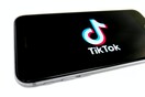 TikTok: Κίνδυνοι, τραυματισμοί ακόμα και θάνατοι στο βωμό των likes - Οι πιο επικίνδυνες «προκλήσεις» 