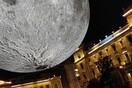 Το φεγγάρι προσγειώθηκε στην πλατεία Κοτζιά -Μια εντυπωσιακή εγκατάσταση