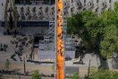 Ρότερνταμ: Ο πορτοκαλί πεζόδρομος που «γεφυρώνει» τις στέγες κτηρίων