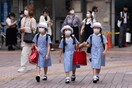 Τα Γιαπωνεζάκια επικοινωνούν ξανά μεταξύ τους στα σχολικά γεύματα, μετά από δύο χρόνια... μοναστικής σιωπής