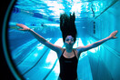 H Γιούσρα Μαρντίνι κολύμπησε ως τη Λέσβο για να σωθεί, πριν βουτήξει στους Ολυμπιακούς: «Οι δύο ζωές μου»