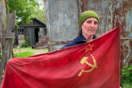 Babushka Z: Η ηλικιωμένη Ουκρανή που έγινε σύμβολο ρωσικής προπαγάνδας