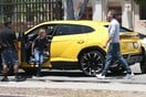 Ο 10χρονος γιο του Μπεν Άφλεκ τράκαρε μία κίτρινη Lamborghini πάνω σε σταθμευμένο αυτοκίνητο