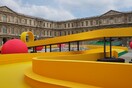 ΘΕΛΕΙ ΦΩΤΟ Η Louis Vuitton μεταμόρφωσε την τετράγωνη αυλή του Λούβρου σε υπερμεγέθη παιδική χαρά