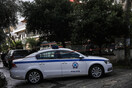 Πατέρας επιχείρησε να πνίξει το μωρό του στο κέντρο της Αθήνας, τον σταμάτησαν περαστικοί