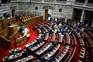 Ανέβηκαν οι τόνοι στη Βουλή: Αντιπαράθεση Βαρουφάκη - Πλεύρη και Σκουρλέτη 
