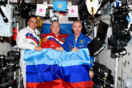 Ρώσοι κοσμοναύτες πόζαραν με τις σημαίες του Λουγκάνσκ και του Ντονέτσκ στον Διεθνή Διαστημικό Σταθμό