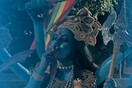 Σφοδρές αντιδράσεις για αφίσα ταινίας που απεικονίζει την Θεά Κάλι να καπνίζει και να κρατά σημαία Pride