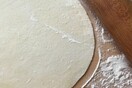 Ο πιο εύκολος τρόπος για να ανοίξετε το ζυμάρι σας σε ομοιόμορφο σχήμα 