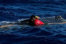 Μεσόγειος: 17χρονος μετανάστης κολύμπησε για να σώσει ένα μωρό 4 μηνών μετά τη βύθιση του σκάφους τους 