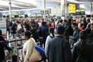 Το αεροδρόμιο Χίθροου θέτει ανώτατο όριο στον αριθμό των επιβατών για να αντιμετωπιστεί το χάος