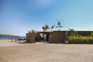 Caretta: Ένας δροσερός χώρος ζωντανεύει την παραλιακή της Γλυφάδας και αλλάζει το καλοκαίρι μας