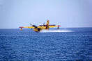 Πυροσβεστικό αεροσκάφος στη θάλασσα