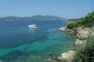 Σκιάθος: Μηχανική βλάβη σε σκάφος με 57 τουρίστες - Αποβιβάστηκαν με ασφάλεια σε παραλία του νησιού 